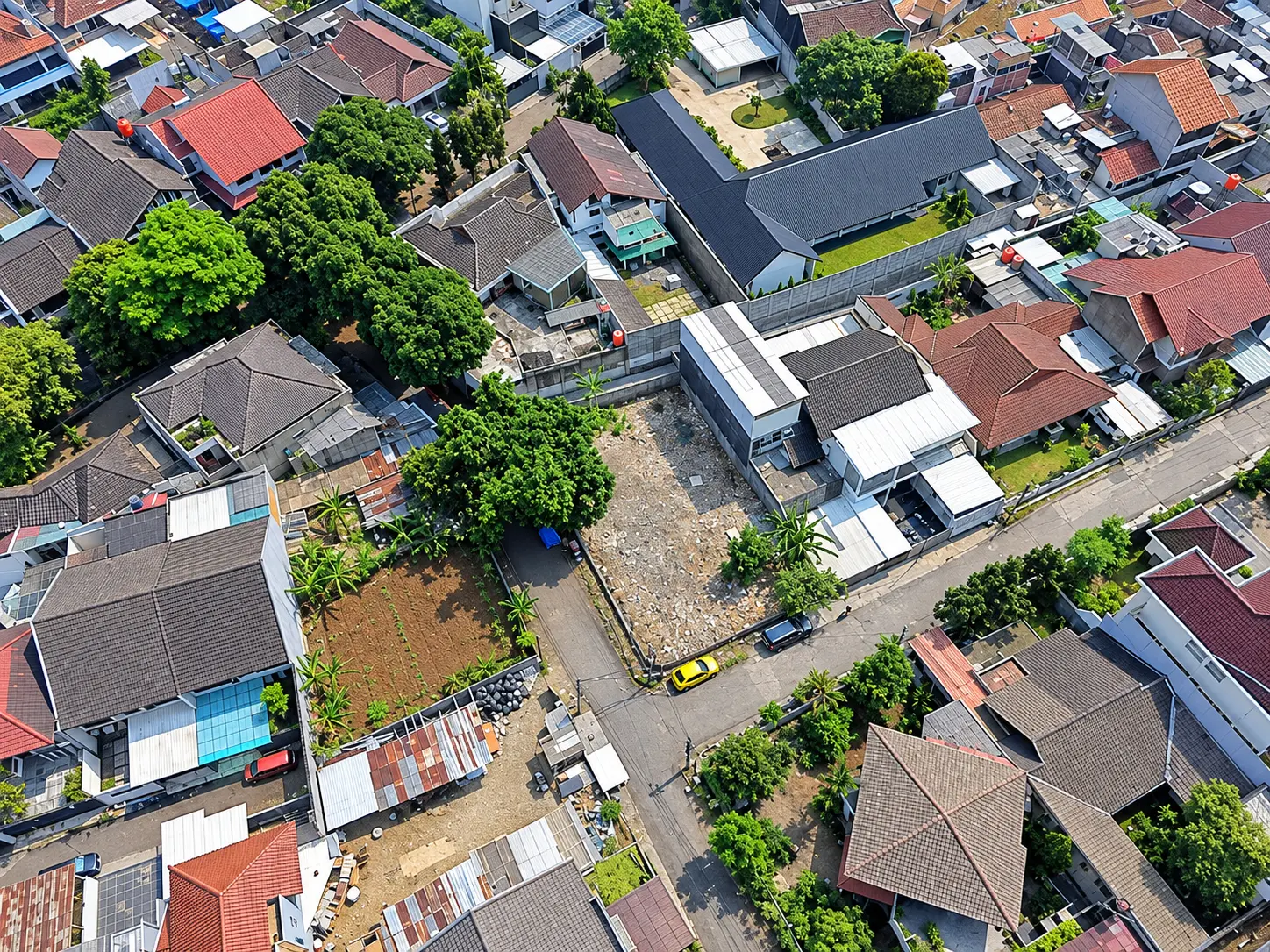 Foto udara kondisi lahan 528 m² dan jalan di depannya